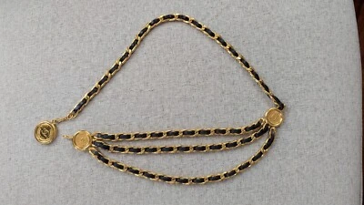 Cinto de couro CHANEL Vintage CC Coin triplo elo de corrente folheado a ouro ❤️❤️ - Imagem 1 de 4