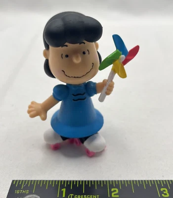 Figura Lucy PVC Peanuts PNTS 3.25" - Just Play JP - Patines y molinete Foto 1 de 4
