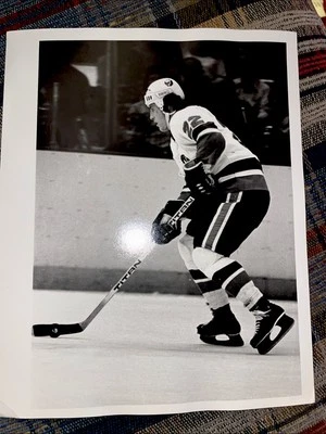 MIKE BOSSY NHL HOCKEY TYPE 1 PHOTO NEW YORK ISLANDERS HHOF LEGEND AHL OHA QMJHL - Image 1 of 4