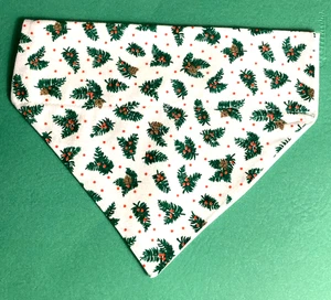 Überkragen Slide On Haustier Hund Katze Bandana Schal WEIHNACHTEN GRÜN BEEREN MEDIUM - Bild 1 von 1