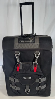 Maleta de equipaje Oakley grande 26" AP con ruedas negra Foto 1 de 4