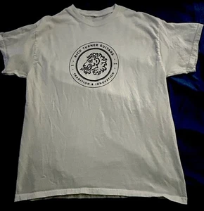 Rick Turner Gitarren. T Shirt. Größe L schwarz Print auf weiß - Bild 1 von 4