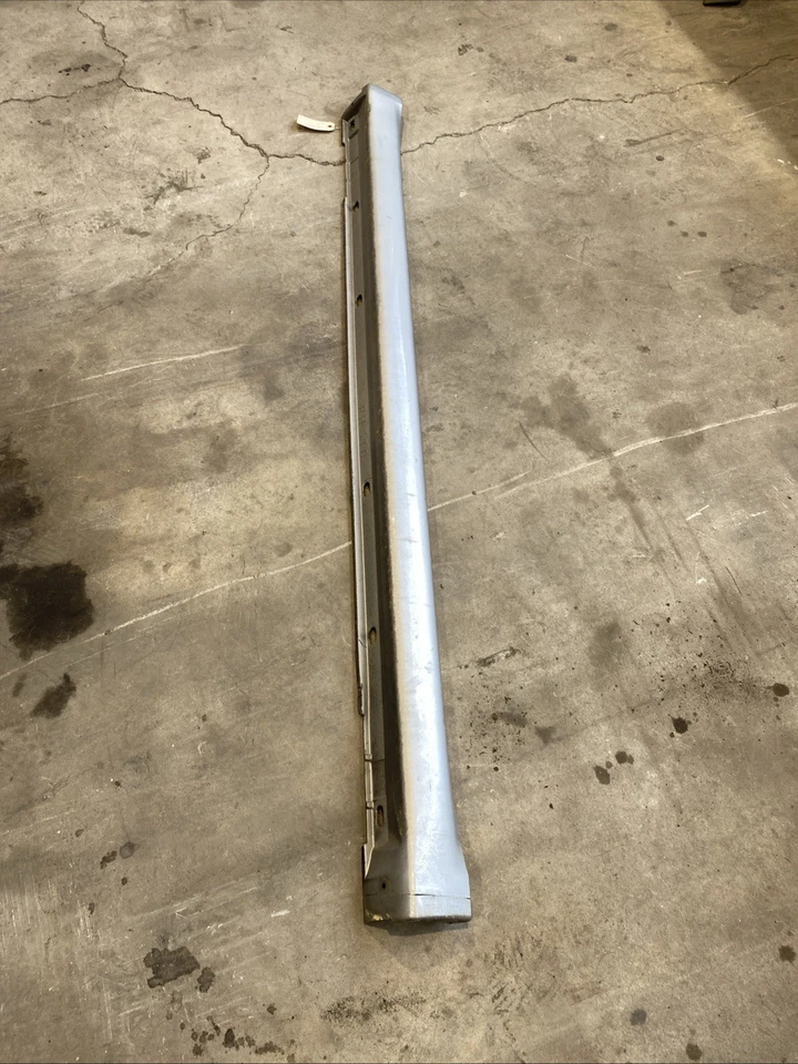 2005 2006 2007 - 2009 年斯巴鲁 Legacy 轿车右乘客侧裙 39D — 第 1/4 张图片