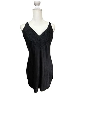 Mini vestido sin tirantes negro en relieve etiqueta dorada Victoria's Secret de colección talla M 100 % seda Foto 1 de 4