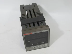 Honeywell DC120171701000 Temperature Controller *Missing 2 Contacts* USED - Picture 1 of 4