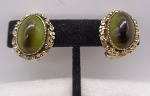 Vintage WHITING & DAVIS Olive Green Cat's Eye Glass Cabochon Clip EARRINGS - Picture 1 of 7