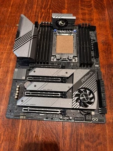 ASRock TRX40 Creator TRX4 Motherboard ATX PCIe 4.0 USB 3.2 Gen 2 - Photo 1/13