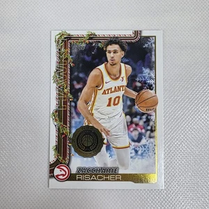 2025-26 Topps Holiday - Zaccharie Risacher #H49 NBA All Rookie Team Stamp NM - Picture 1 of 2