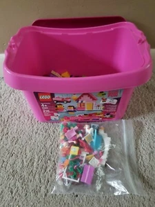 Gemischtes Set LEGO Friends Stck., Steine, Blumen & rosa Aufbewahrungsbehälter (5585) - Bild 1 von 6