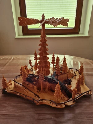 Weihnachtspyramide aus Rindenstamm geschnitzt Unikat elektrisch Waldlandschaft - Bild 1 von 4