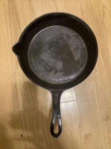 GATE MARKED FANCY HANDLE CAST IRON SKILLET #7 SINGLE SPOUT HEAT RING - Picture 1 of 10