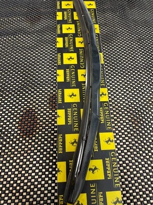 Limpiaparabrisas Ferrari California/Portifino pasajero LHD #69771300 Foto 1 de 2