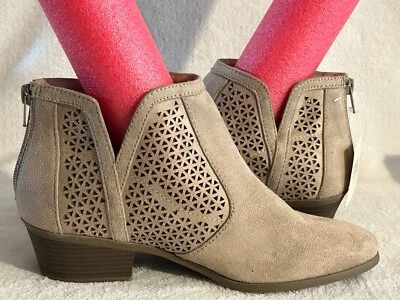 a.n.a. Botines de gamuza Lakewood en piedra clara para mujer talla 7,5 EE. UU. ¡NUEVOS! Foto 1 de 4