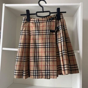 Burberry Blue Label Nova Plaid Pleated Mini Skirt Beige FXF21 Sz 36 - Picture 1 of 5