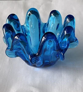 Plato de baratija de vidrio artístico azul soplado a mano Midcentury 8 dedos hecho en Italia 3,0x4" - Imagen 1 de 6