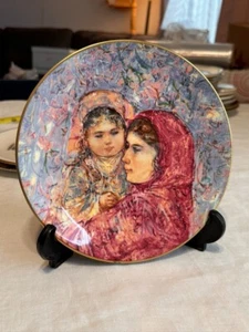 Edna Hibel Sammelteller Lucia & Kind von Royal Doulton VINTAGE WANDTELLER - Bild 1 von 5