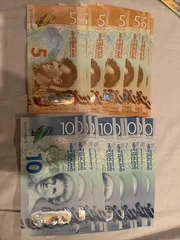 New Zealand 5 And 10 Dollar Unc Bundles 10 Consecutive Notes Of Each AY Ax Serie Cover