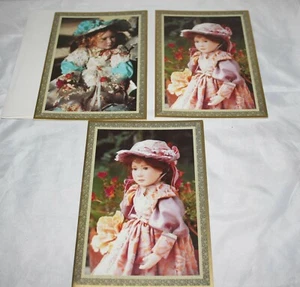 3 Edna Hibel Classic Blanko Notizkarte ROWENA Demoiselle Puppe Foto 1989 Schweiz - Bild 1 von 5