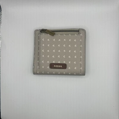 Cartera plegable Fossil Logan RFID moneda corazones blancos gris cremallera a presión cuero vegano Foto 1 de 4