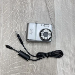 Nikon Coolpix L4 4.0MP Digital Camera - Silver For Parts - Picture 1 of 7