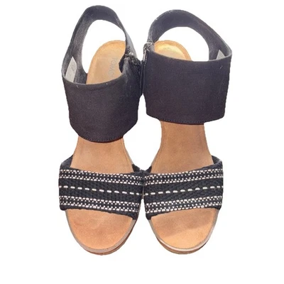 TOMS Majorca Black White Embroidered Chunky Heel Sandals Size 10 Pre-Owned - Image 1 of 4