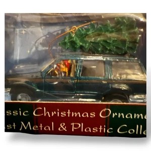 2000 Maisto Ford Explorer w/Christmas Tree Ornament #61600 4” Long - Picture 1 of 9