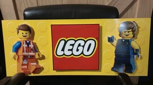 LEGO MINIFIG RARA INSEGNA ORIGINALE 3D ESPOSIZIONE NEGOZIO 30 pollici L x 12 pollici H - Foto 1 di 14