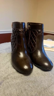 Botines Tory Burch Marrón Acolchado Cuero Tacón de Cuña Talla 8 Foto 1 de 4