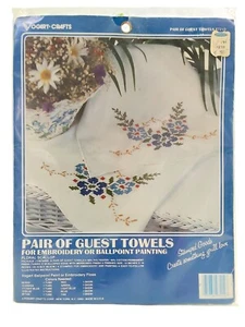 Vogart Crafts Floral Scallop Pair of Guest Towels For Embroidery or Painting VTG - Picture 1 of 2