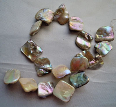 Perlmutt Nuggets  BEIGE  Strang ca 40 cm --- # 352 - Bild 1 von 2