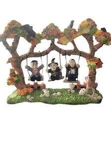 Halloween Ghule auf Schaukel Friedhof Dracula Frankenstein Hexe Figur - Bild 1 von 12