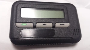 MOTOROLA MEMO EXPRESS VHF ALPHANUMERIC PAGER WITH NEW HOLSTER.....GREAT DEAL - Afbeelding 1 van 3