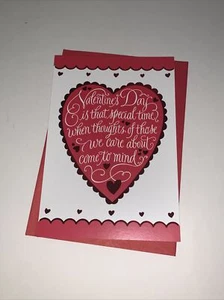Tarjeta de San Valentín Hallmark: pensamiento especial para el corazón de aquellos que nos importan - Imagen 1 de 5