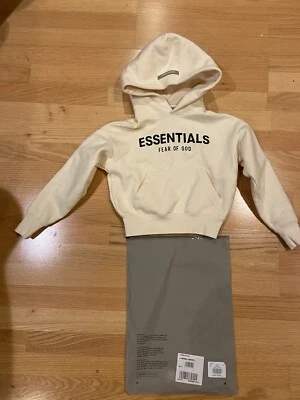Essential Set Of Fear of God Crema XS 4/5 Sudadera con Capucha, Pequeño 6/7 Pantalones Cortos Polar Foto 1 de 4