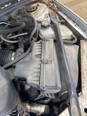 Б/у воздухоочиститель в сборе подходит: 2015 Chevrolet Impala California выбросы opt N - Изображение 1 из 4