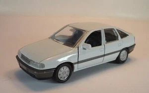 Gama 1/43 Nº 1162 Opel Vectra hatchback blanco #4090 - Imagen 1 de 1
