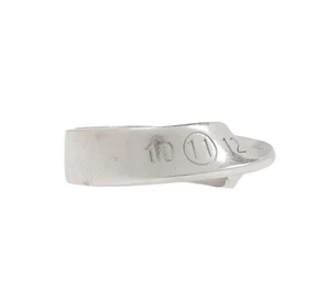Anello MAISON MARGIELA argento ottone numero ritorto inciso universale 60 RRP 359 - Foto 1 di 4