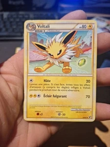Pokémon Voltali 28/90 – French – Near Mint – Jolteon – Rare – 2010 HS  - Bild 1 von 2