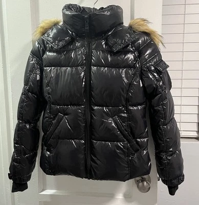 Casaco acolchoado S13 New York meninas tamanho 12 preto com capuz de pele sintética - Imagem 1 de 4