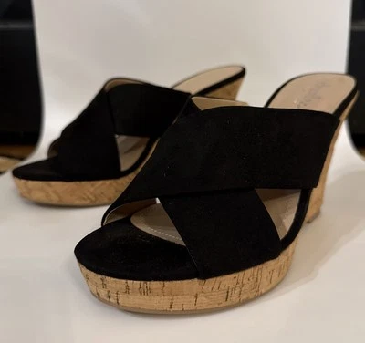 Sandalia de cuña Charles by Charles David Latrice negra gamuza corcho talla 8 Foto 1 de 4