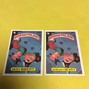Topps Garbage Pail Kids 1987 serie 7 Screwey Dewey 282a y Bent Brent 282b como nuevo - Imagen 1 de 6