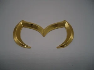 EMBLEMA DE METAL MALETERO TRASERO DE COCHE 3D INSIGNIA DE CARRERAS BATE INSIGNIA DORADA - Imagen 1 de 4