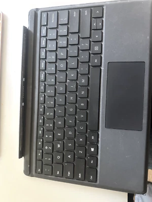 Teclado Microsoft 1725 folio negro para Surface Pro 3,4,5,6, 7---Excelente estado Foto 1 de 2