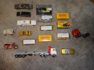 LARGE VINTAGE ORIGINAL LOT 17 DIECAST TRUCKS CARS MOTORCYCLE MATCHBOX HOT WHEELS - Picture 1 of 6