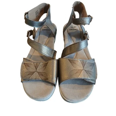 Sandalias Earth Origins Carley Caroline de cuero platino con correa al tobillo para mujer 8M Foto 1 de 4