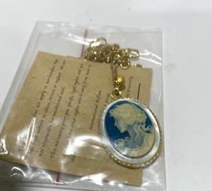 Vintage blue cameo pendant - technibond 18k bonded to sterling necklace - Picture 1 of 1