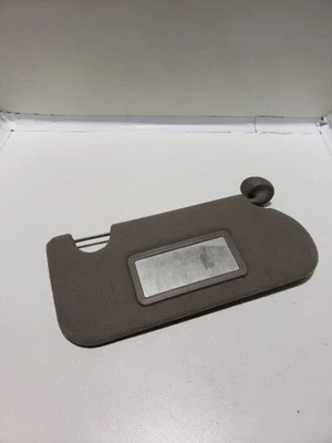 Parasol derecho usado se adapta a: Chevrolet Trailblazer 2004 sin iluminación gris derecho Foto 1 de 4