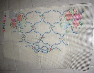 VINTAGE LATCH HOOK RUG CANVAS SHILLCRAFT 1/2 CIRCLE BATHROOM FLOOR MAT 18X36 - Picture 1 of 3