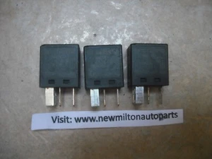 3 VOLVO V40 S40 S60 S80 S70 V70 C70 XC70 A/C CLUTCH HORN RELAYS 9441161 - Picture 1 of 3