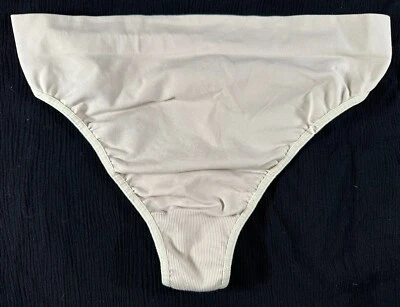 Tanga Vintage BODY BY VICTORIA LIGHT SHAPEING Beige Talla M Foto 1 de 3